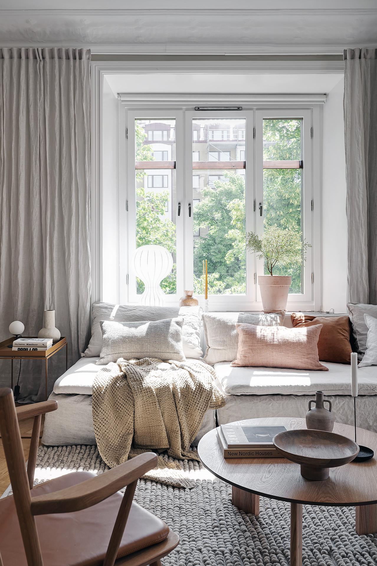 Viihtyisyyttä korostavat yksityiskohdat olohuoneessa 